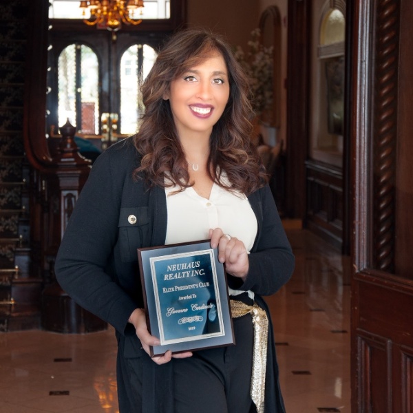Staten Island Neuhaus Real Estate Agent Photo