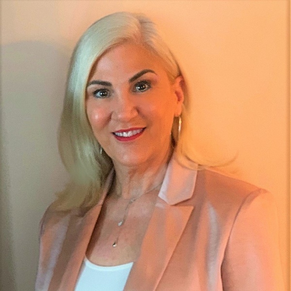 Staten Island Neuhaus Real Estate Agent Photo