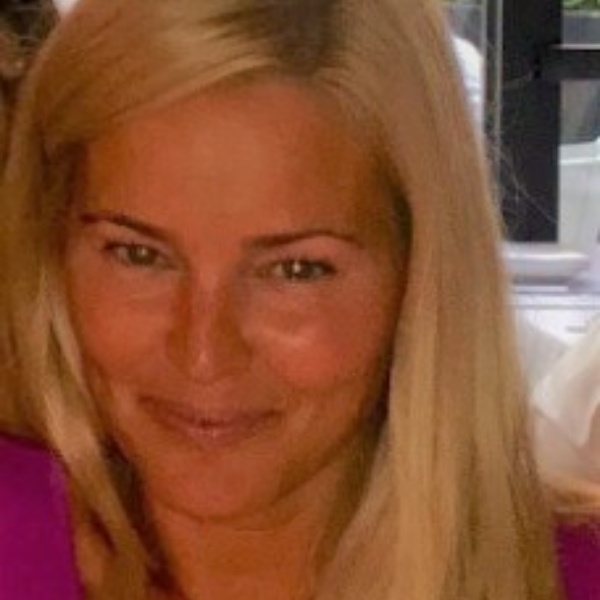 Staten Island Neuhaus Real Estate Agent Photo