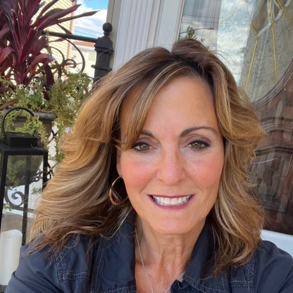 Staten Island Neuhaus Real Estate Agent Photo
